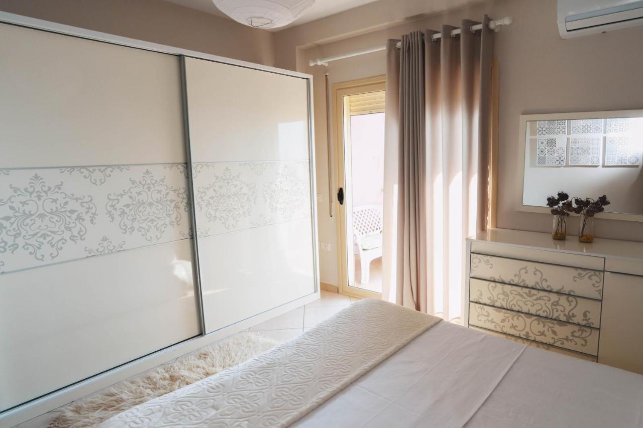 Vlorë Large Apartment Near The Seaside Boulevard Lungomare מראה חיצוני תמונה
